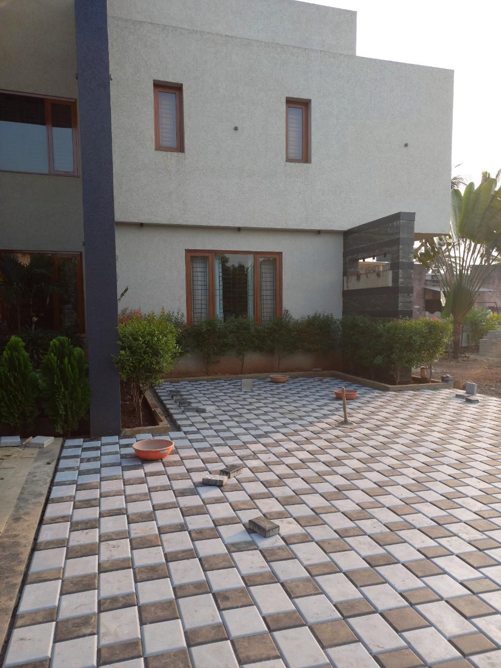 Bungalow courtyard detail